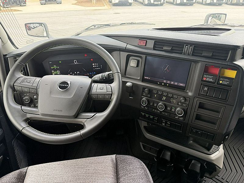 Volvo VNL dash and steering wheel